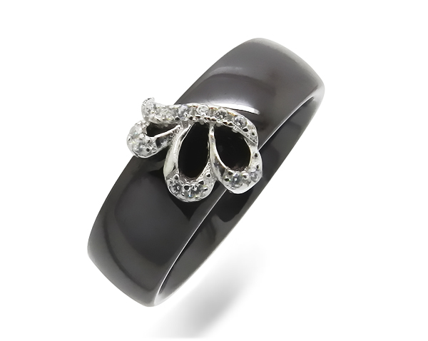 Кольцо из серебра с фианитами